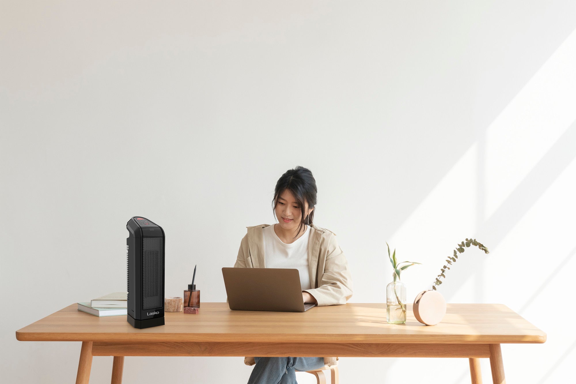 Lasko 16 Ceramic Tower Space Heater: Oscillating. 2 Heat Settings. Remote. Timer. Thermostat. Black - Image 14